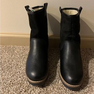 Nautica Ankle Boots. Very Stylish & Comfortable. Size 8 NW